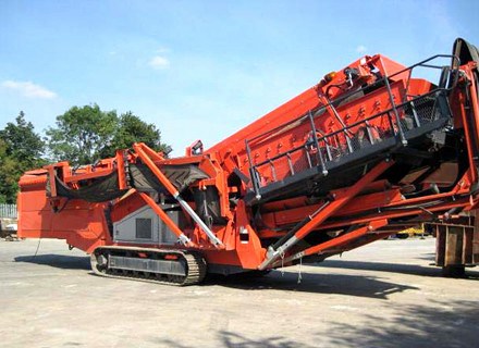 Crawler-type Mobile Screens