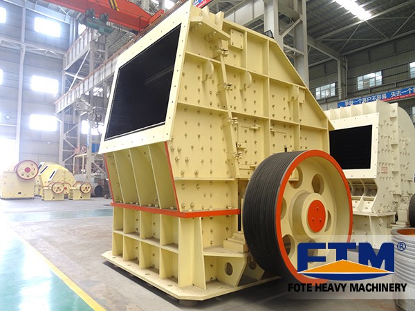 Building material impact crusher