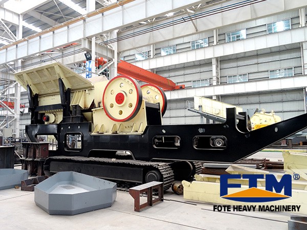 Crawler mobile crusher